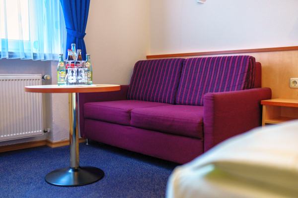 zur-laend-moosburg-dreibettzimmer